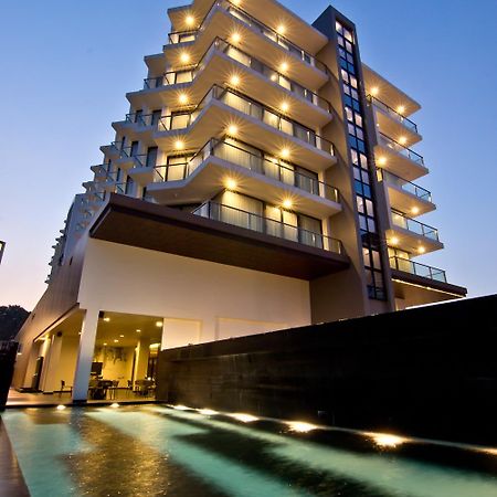 Hotel Tsix5 Quarter Pattaya Esterno foto