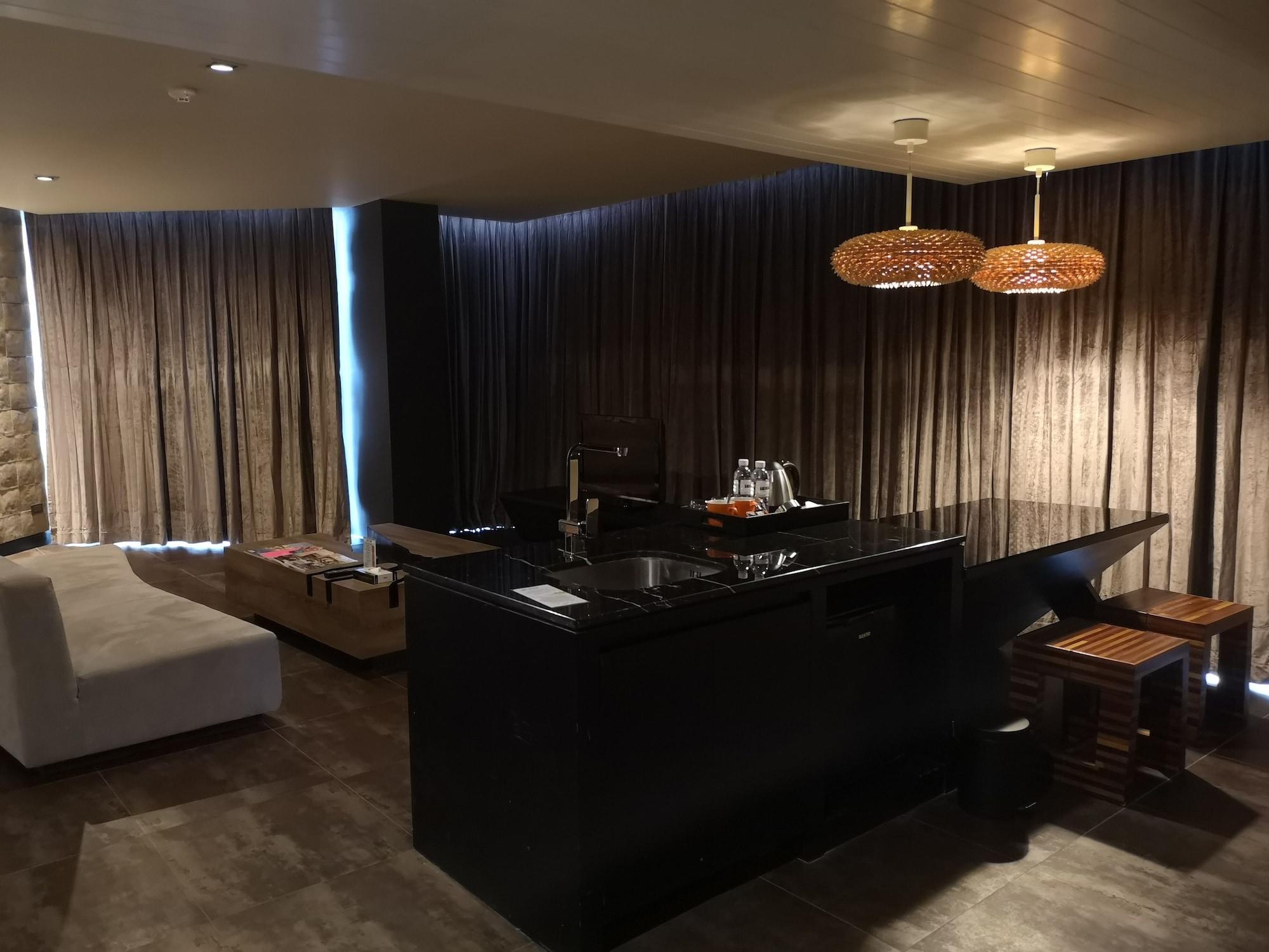 Hotel Tsix5 Quarter Pattaya Esterno foto