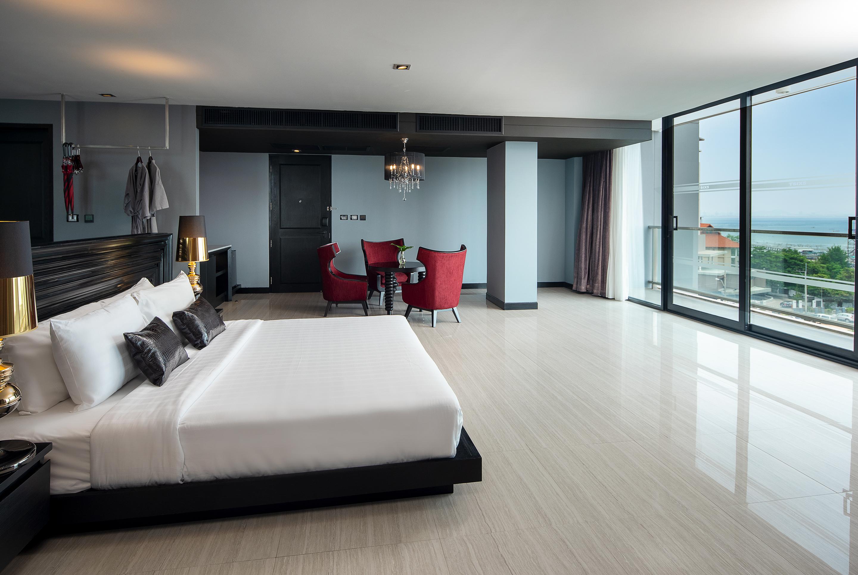Hotel Tsix5 Quarter Pattaya Esterno foto