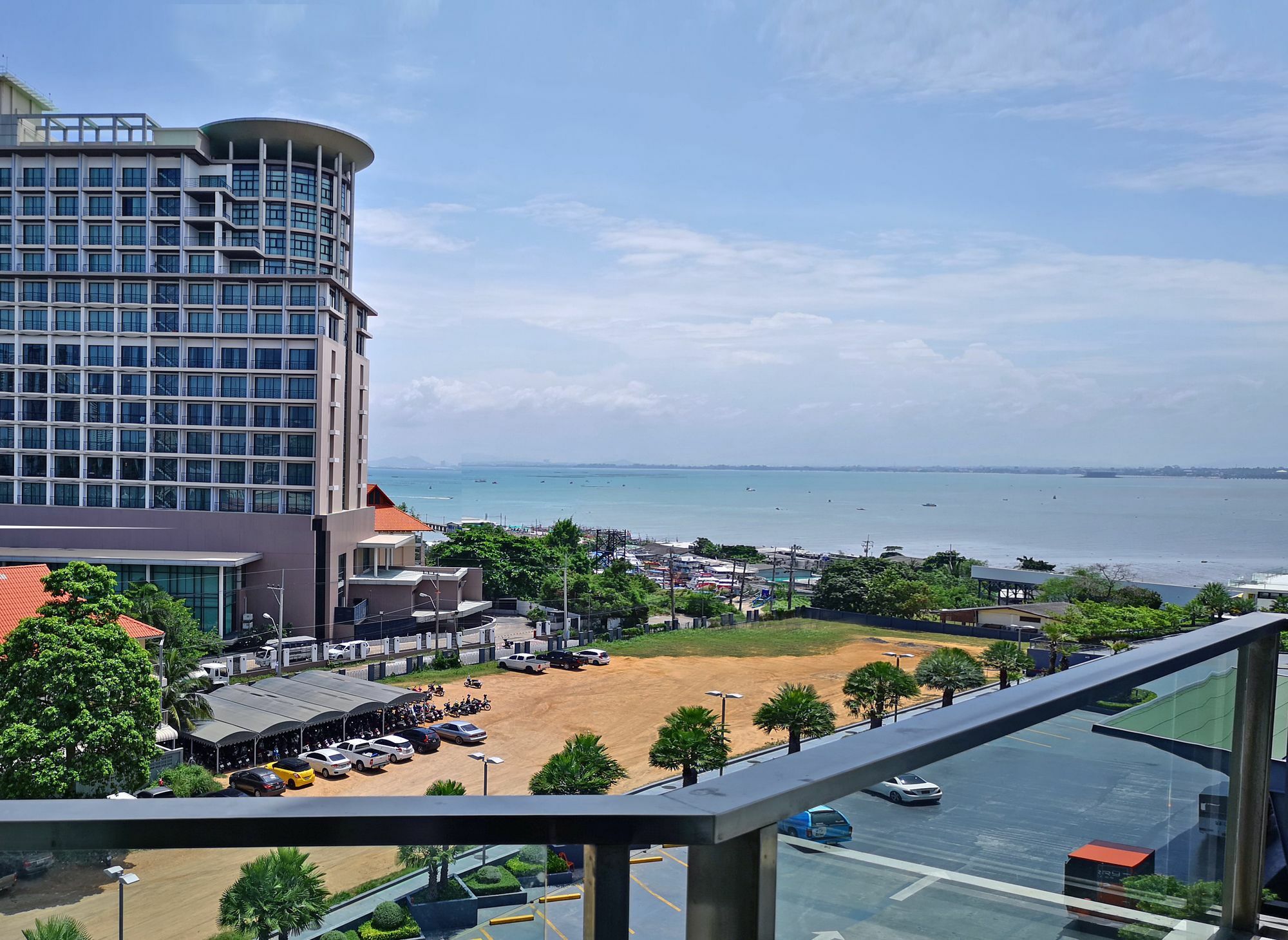 Hotel Tsix5 Quarter Pattaya Esterno foto