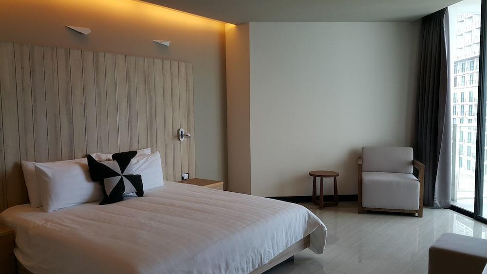 Hotel Tsix5 Quarter Pattaya Esterno foto